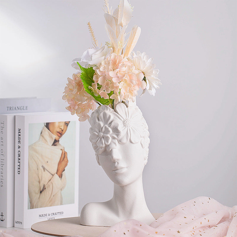 Creative Human-Shaped Ceramic Vase – Nordic Abstract Art Style